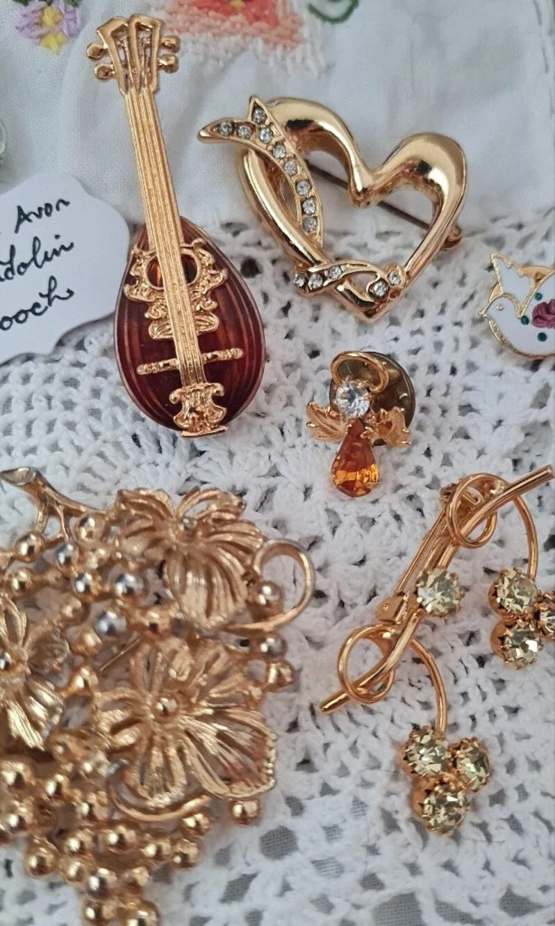 Lot of 12 Vintage Brooches & Pins